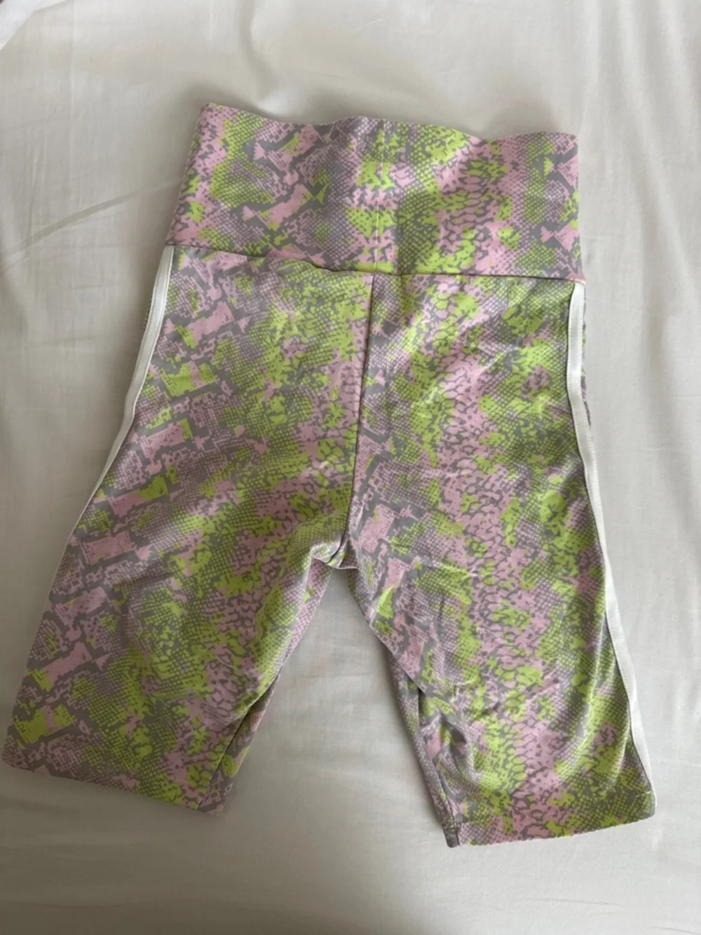 Adidas Women’s Pink & Green snake print High-Waist biker Shorts size XS